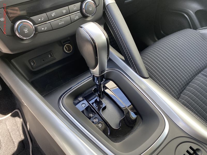 Renault Kadjar (2016) 1.2 TCe, BOSE, AT, LED, panor - fotka 15 z 18