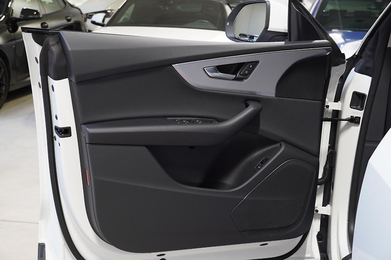 Audi Q8 55TFSI,25TKM,ZÁRUKA 2027,ČR, - fotka 21 z 35
