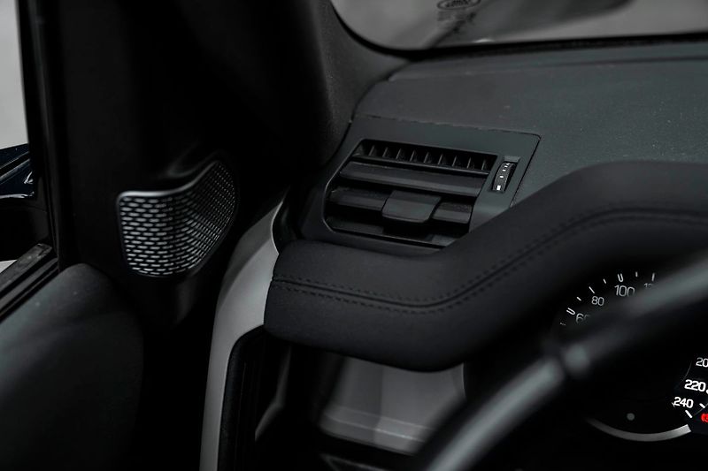 Land Rover Defender - fotka 6 z 19