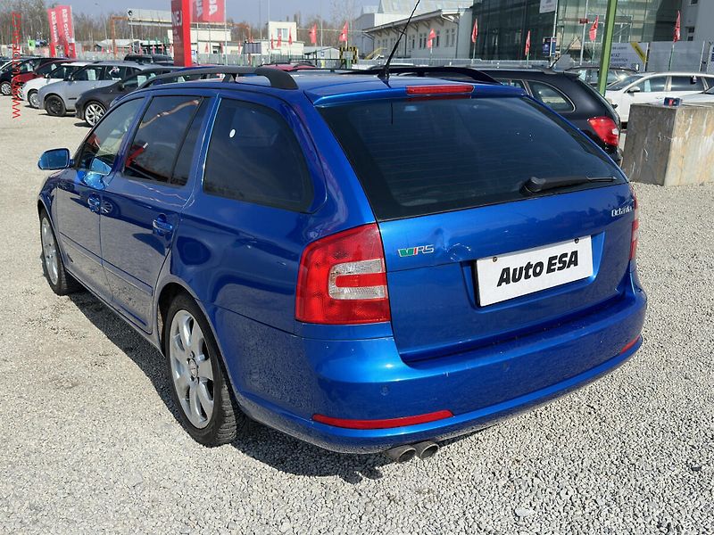 Škoda Octavia (2008) 2.0 FSi, xenon, autoAC - fotka 6 z 15