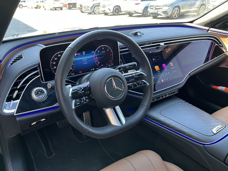 Mercedes-Benz Třídy E 220 d 4MATIC AMG Line Panorama - fotka 10 z 18