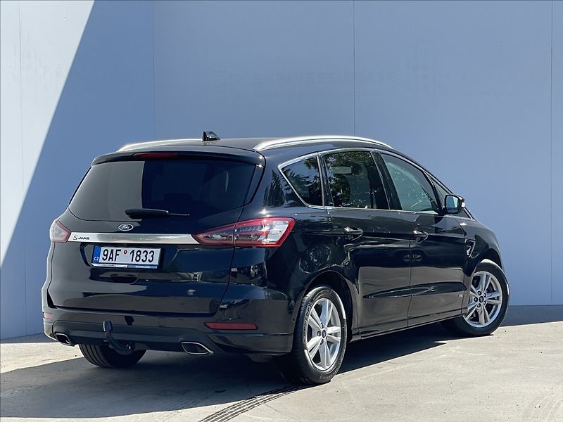 Ford S-MAX 2,0 EcoBlue AWD A8 Titanium TZ - fotka 3 z 24