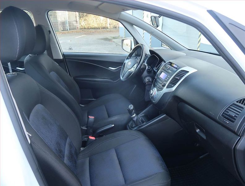 Hyundai ix20 (2019) 1.6 CVVT, ČR,1.maj - fotka 9 z 16