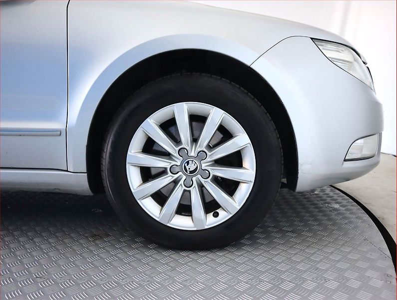 Škoda Superb (2012) 2.0 TDI, Serv.kniha, Tempomat - fotka 15 z 17
