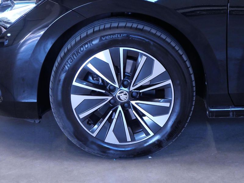 Škoda Superb - fotka 10 z 25