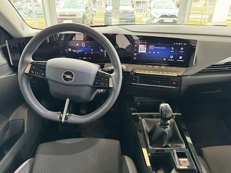 Opel Astra 1.2T 96kW 2023 - fotka 11 z 16