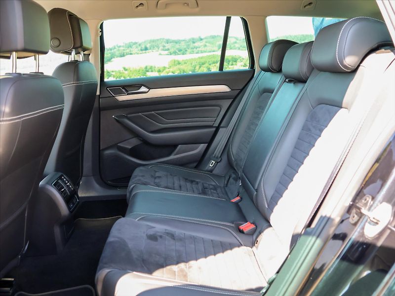 Volkswagen Passat 2,0 TDI 110kW DSG Elegance - fotka 15 z 39