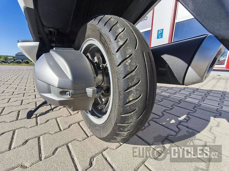 Suzuki Burgman 400 (2010) ABS - fotka 10 z 11
