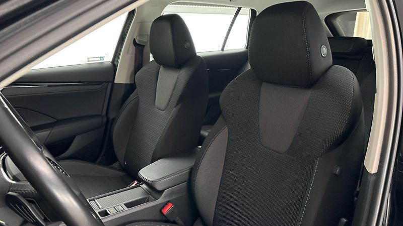 Škoda Octavia 2.0 TDI DSG Ambition Combi - fotka 15 z 26