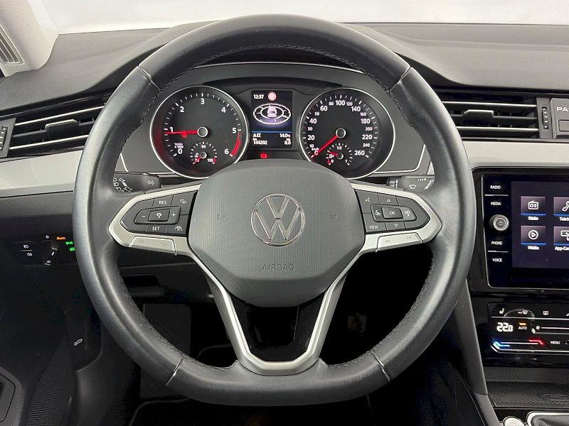 Volkswagen Passat (2022) Business 2.0 TDI 110kW - fotka 9 z 33