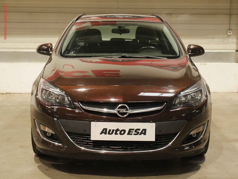 Opel Astra (2013) 1.4i, AC - fotka 2 z 15