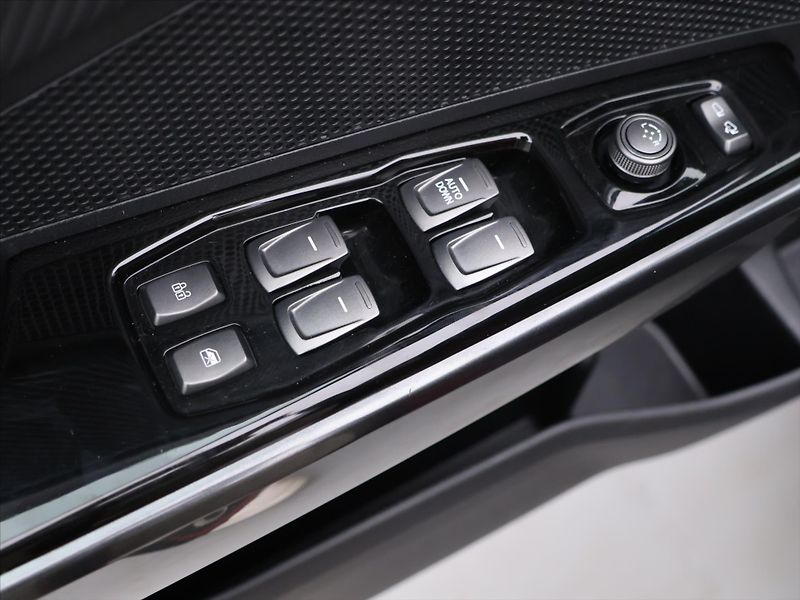 SsangYong Tivoli 1,5 T-GDI 120kW Grand Automat - fotka 16 z 33
