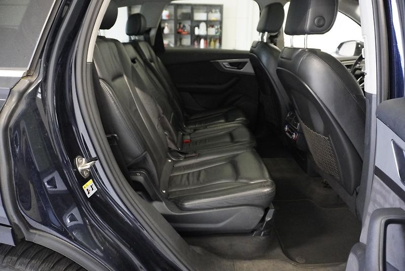 Audi Q7 3.0 TDI QUATTRO AUTOMAT - fotka 28 z 33