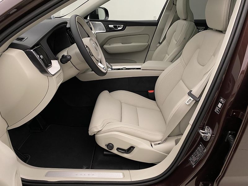 Volvo XC60 T8 AWD RECHARGE DARK ULTRA CZ - fotka 3 z 64