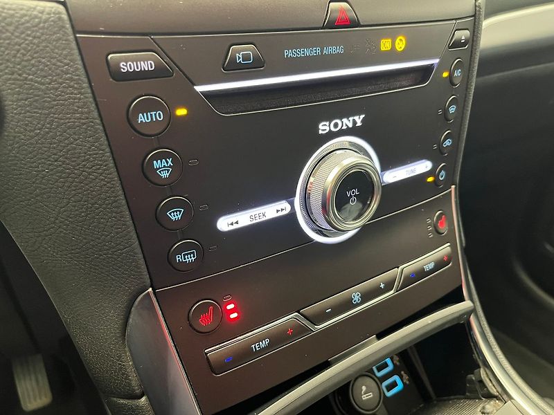 Ford S-MAX 2.0 EB Titanium LED manuál - fotka 22 z 65
