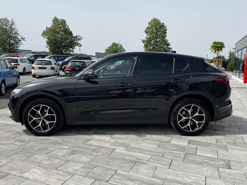 Alfa Romeo Stelvio (2018) 2.0 T 206 KW Q4 AT ZF8 SUPER - fotka 8 z 31