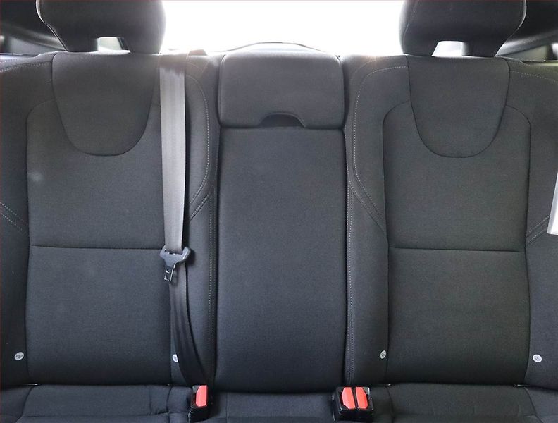 Volvo V40 (2016) 2.0 D2, Serv.kniha - fotka 10 z 16