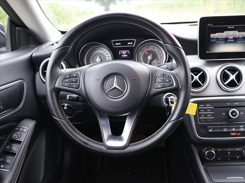Mercedes-Benz CLA 2,0 250 155kW 4Matic Xenon - fotka 16 z 27