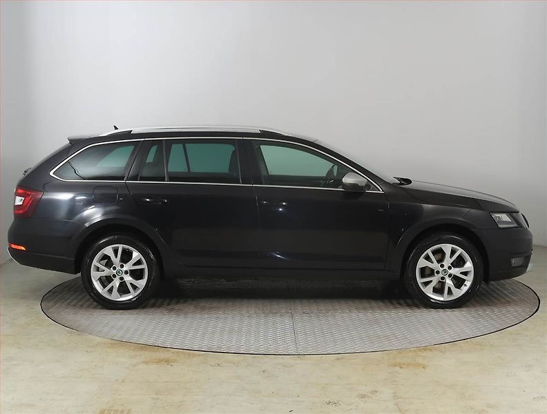 Škoda Octavia (2018) Scout 2.0 TDI, 4X4, Automat - fotka 6 z 28