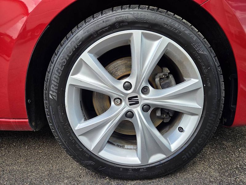 Seat Leon ST 2.0 TDI DSG FR - fotka 38 z 40