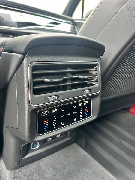 Audi Q7 (2024) S-LINE QUATTRO V ZÁRUCE 360 - fotka 11 z 39