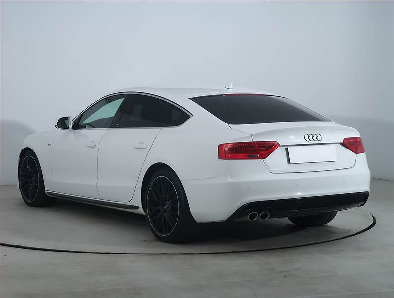 Audi A5 (2016) S-Line 2.0 TDI, 4X4, Automat - fotka 4 z 21
