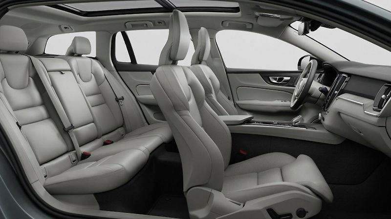 Volvo V60 (2026) B&W, Pano, HeadUP,360°kam, Nap - fotka 10 z 12