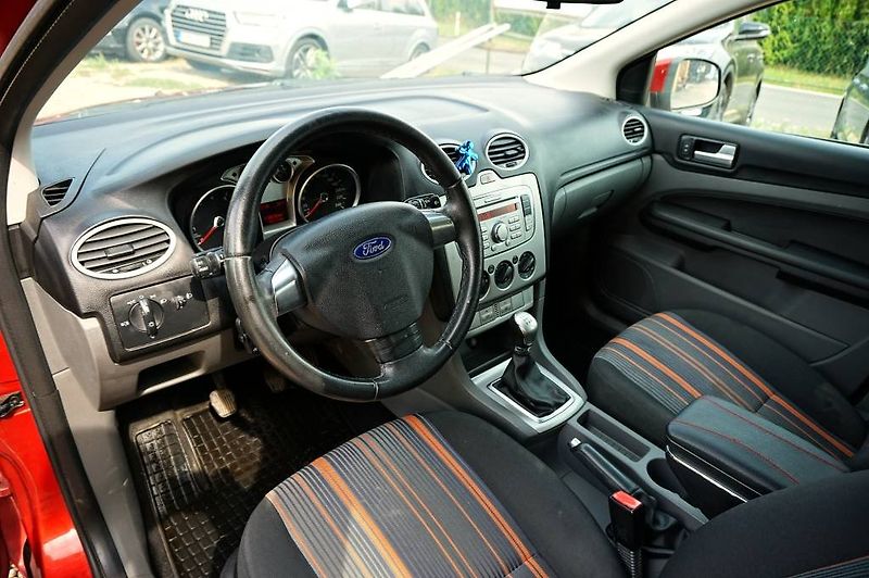 Ford Focus (2009) TREND 1,6 16V 74 kW - fotka 25 z 36