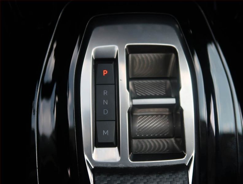 Peugeot 2008 (2023) Allure 1.2 PureTech, Automat - fotka 13 z 17