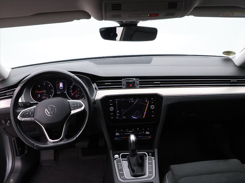 Volkswagen Passat 2,0 TDI 110kW Elegance DSG DPH - fotka 31 z 39