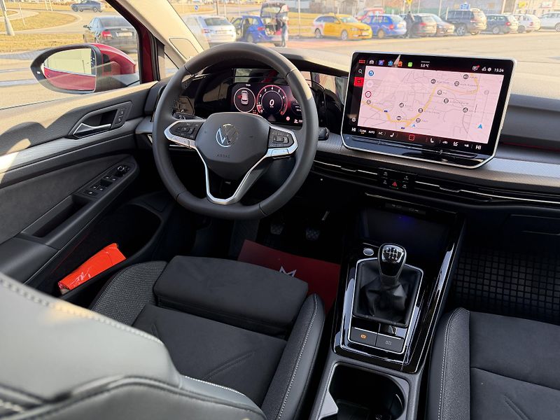 Volkswagen Golf TSi/110kW - STYLE,Webasto,H&K - fotka 47 z 80