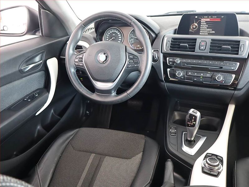 BMW Řada 1 (2016) Urban Line 118d, Automat - fotka 7 z 23