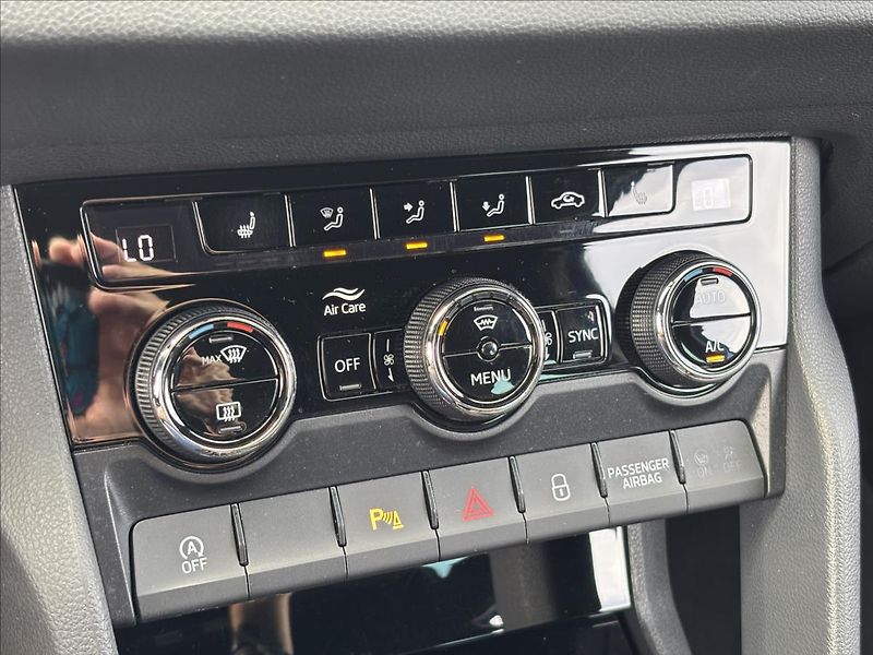 Škoda Karoq 2,0 TDI Sportline DSG ČR - fotka 30 z 41