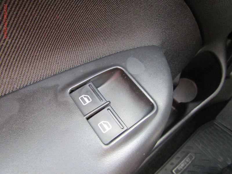 Škoda Octavia (2012) 1.6MPi, ČR, AC, STK4/28 - fotka 11 z 16