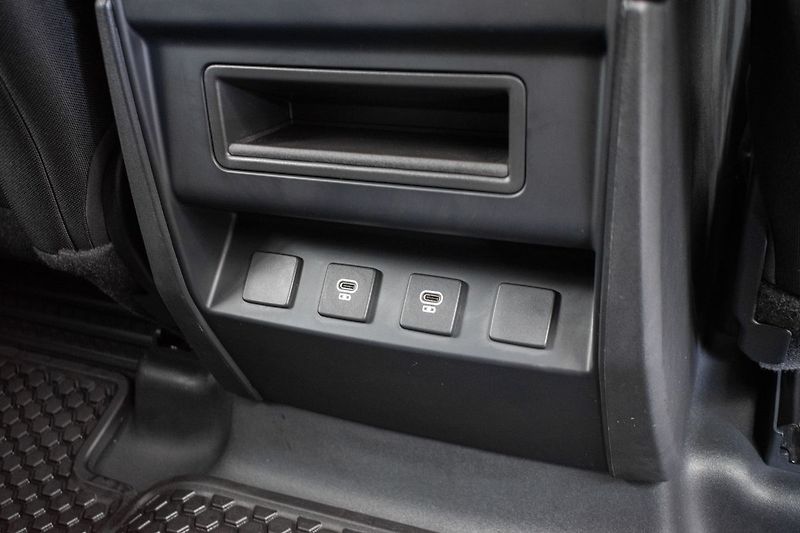 Land Rover Defender 110 S D200 ZÁRUKA*TAŽNÉ*ČR 1.M - fotka 14 z 40