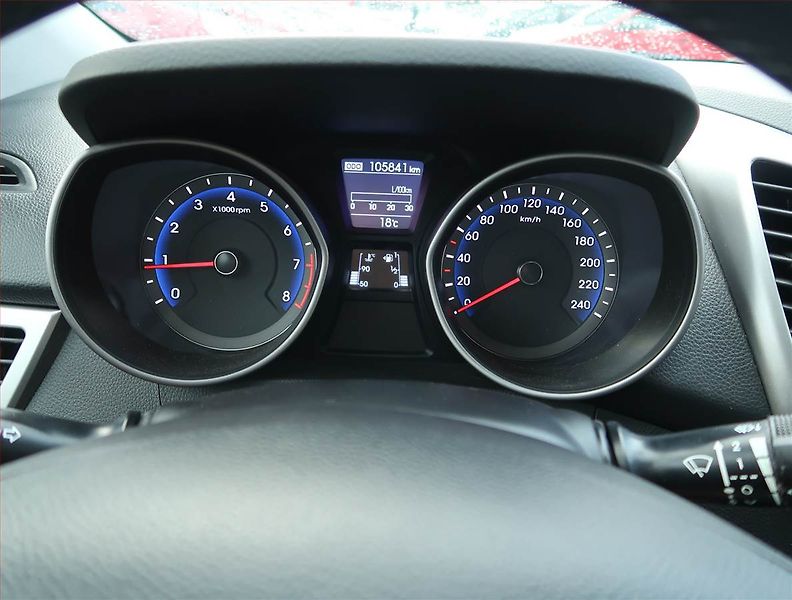 Hyundai i30 (2016) 1.6 GDI, Tempomat - fotka 11 z 15