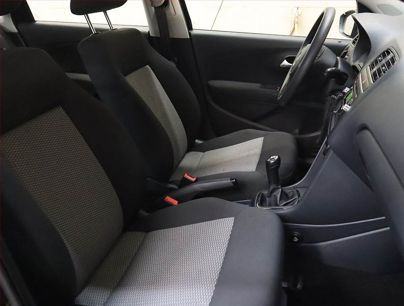 Volkswagen Polo (2012) 1.2 TSI, Serv.kniha - fotka 9 z 15