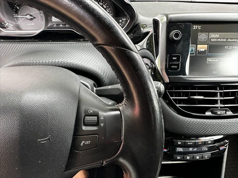 Peugeot 2008 1,2 i 60kW PureTech, ČR,1.maj - fotka 22 z 35
