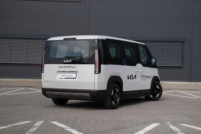 Dodávku Kia PV5 Passenger testoval pro TipCars Matěj Myška.