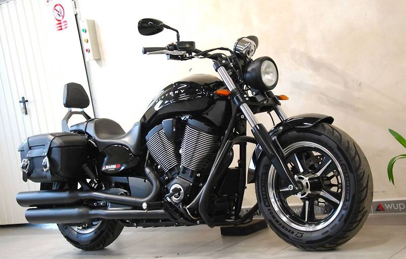 Victory Touring Cruiser (2014) Judge - krásný stav, 1. majite - fotka 2 z 20