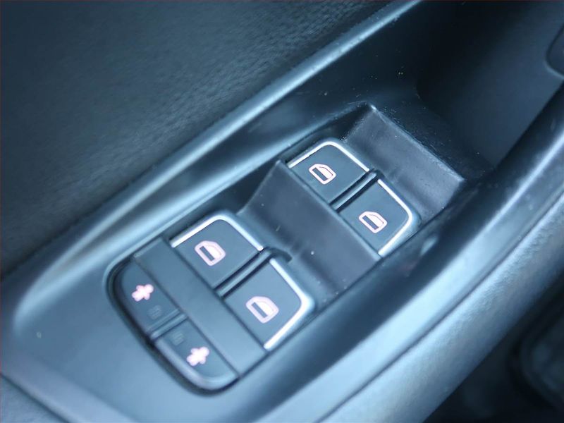 Audi A6 (2012) 3.0 TDI, Xenony, Park. senzory - fotka 17 z 18