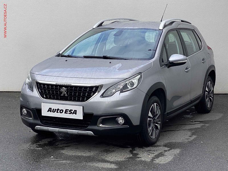 Peugeot 2008 (2017) 1.2 PT, Allure, navi, kamera - fotka 3 z 17