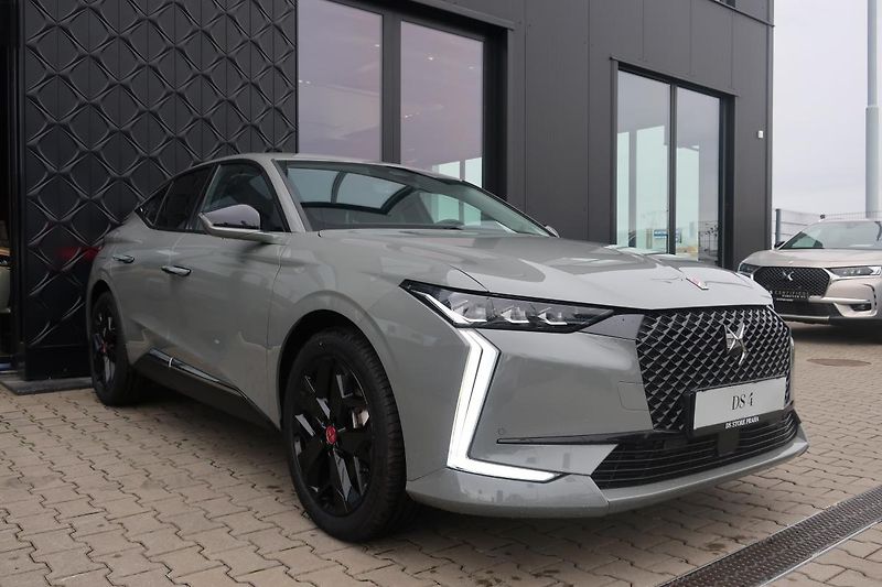 DS Automobiles DS4 (2022) DS 4 PERFORMANCE LINE+ 1.6 - fotka 2 z 10