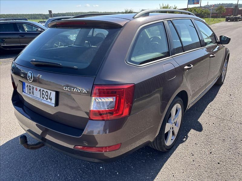 Škoda Octavia 2,0 TDi STYLE ROZVODY SERVIS - fotka 6 z 46