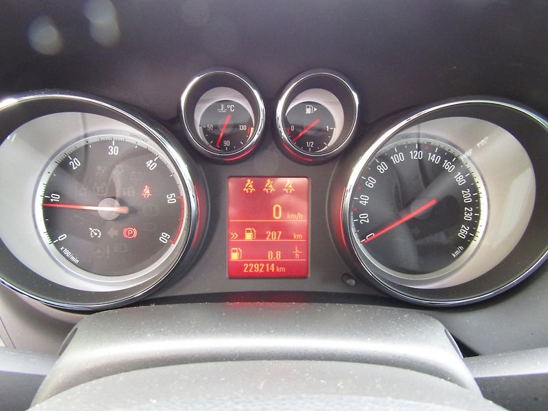 Opel Zafira (2015) 2.0 CDTi ÚPLNÁ SERVISNÍ HISTOR - fotka 29 z 48