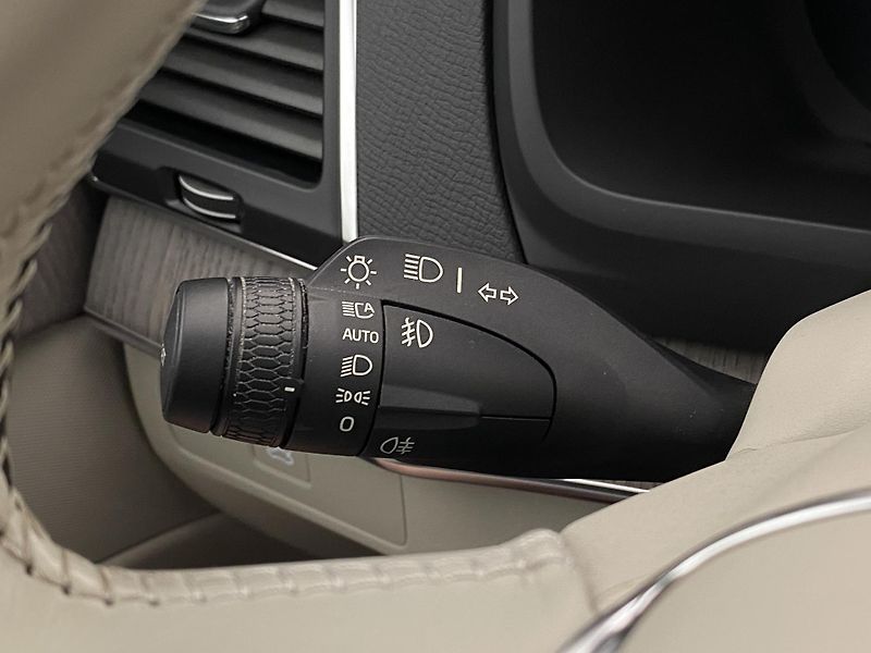 Volvo XC90 B5 AWD CORE AUT CZ 7M - fotka 24 z 63