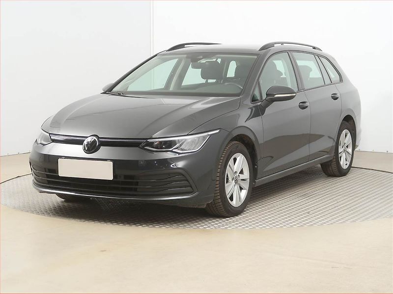 Volkswagen Golf (2023) Life 1.5 TSI, ČR,1.maj - fotka 2 z 18