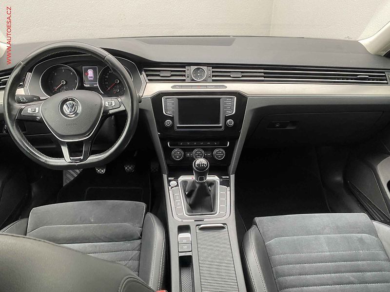 Volkswagen Passat (2016) 2.0 TDi 4x4, Highline, LED - fotka 8 z 17