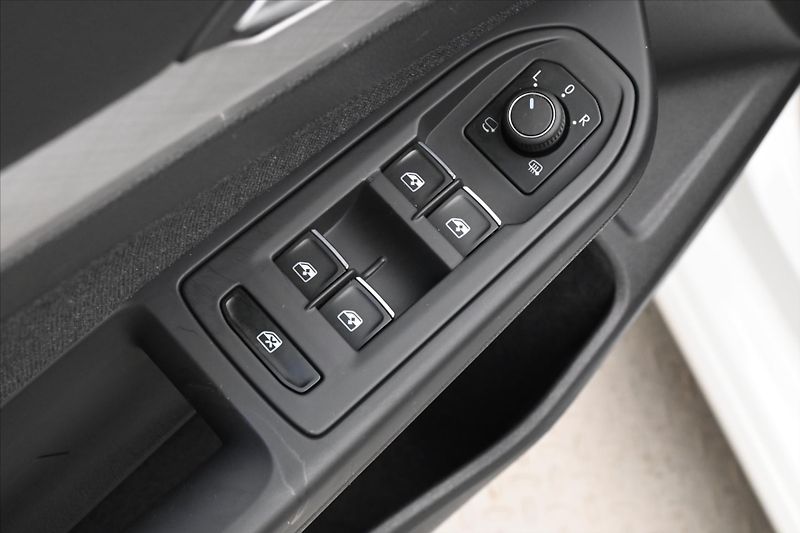 Volkswagen Golf 2,0 TDI 85 kW Life Záruka až 5 - fotka 26 z 31