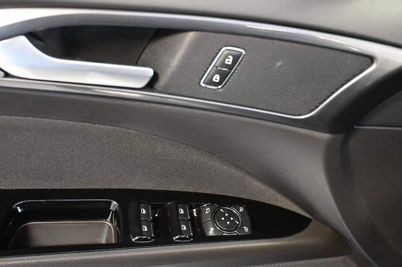 Ford Mondeo (2020) 2.0 LED ACC SONY 8AT ECOBLUE T - fotka 19 z 36
